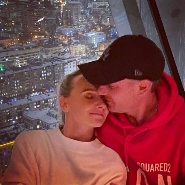 «Только живи»: жена Костомарова вышла на связь впервые после его болезни